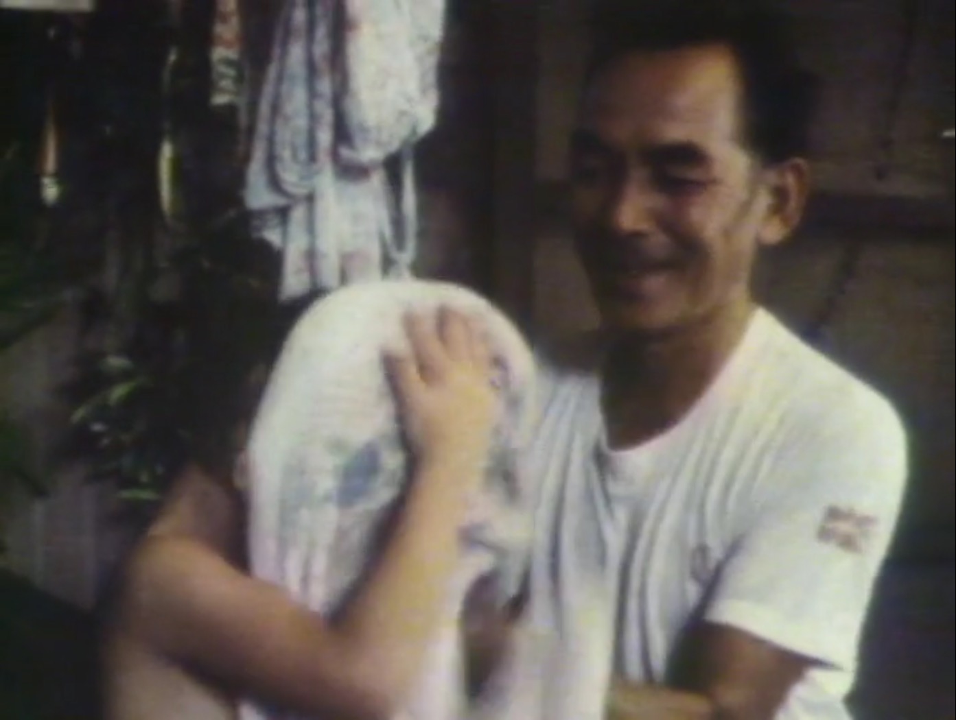 PÈRE ET MÈRE A LA FOIS (TATAY NA, NANAY PA)